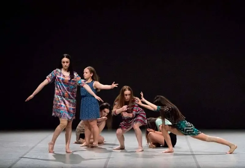 Danzatrici della KerKompagnia Danza in scena